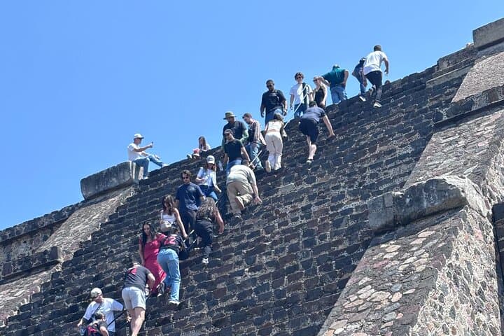 CDMX to La GRUTA Rest. to Teotihuacan Pyramids, PRIVATE (VIP)