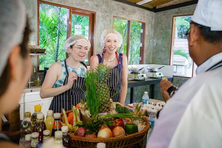 Railay: Small-Group Cooking Class in Krabi with Transfers