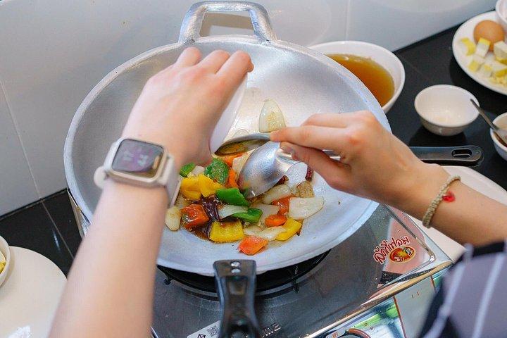 Railay: Small-Group Cooking Class in Krabi with Transfers