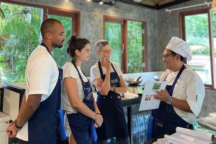 Railay: Small-Group Cooking Class in Krabi with Transfers