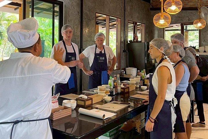 Railay: Small-Group Cooking Class in Krabi with Transfers