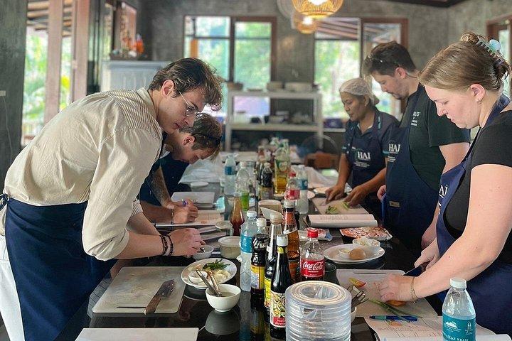 Railay: Small-Group Cooking Class in Krabi with Transfers