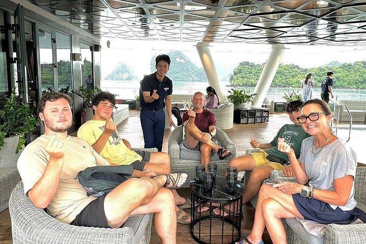 ハノイ発 2 日間のハロン湾水上飛行機と 6 つ星豪華クルーズ
