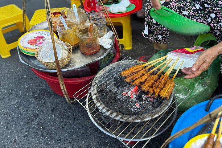 ホイアンベスパフードツアー本物のベトナム料理を発見