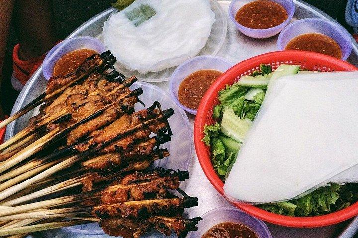 ホイアンベスパフードツアー本物のベトナム料理を発見