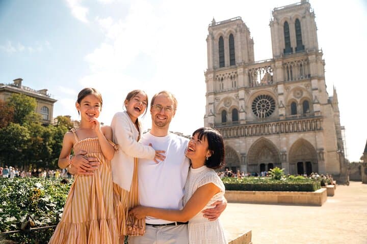 Latin Quarter Highlights Walking Tour with Notre Dame Entry