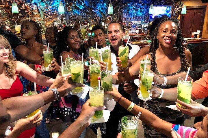Miami : Sip & Salsa Night with Lessons, Mojitos, Appetizers & Club （マイアミ：レッスン、モヒート、前菜、クラブ付き）
