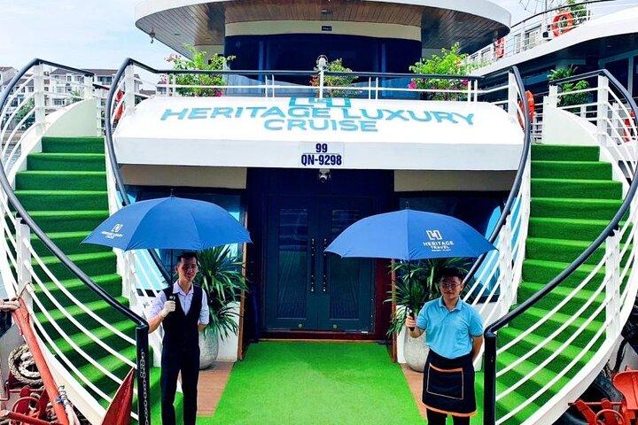 Ha Long Bay Day Tour med 5-stjärnig Heritage Luxury Cruise från Hanoi