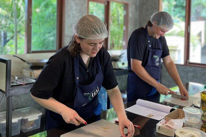 Railay Authentic Thai Cooking Class with Local Chef in Krabi