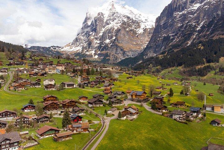 ルツェルンから：スイスアルプス、ラウターブルンネン、ベアトゥス洞窟小グループ