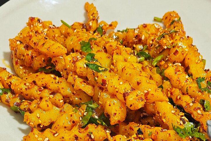 Learn cold noodle and wolf-teeth potato at local home