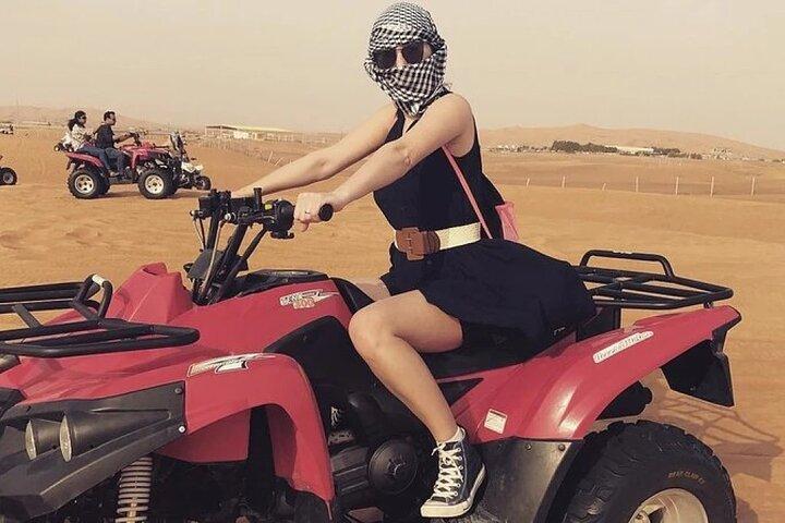Excursion en quad à Dubaï dans le désert avec transfert à l'hôtel