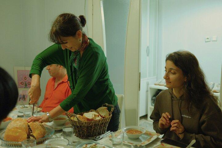 Authentisches Abendessen Kochen mit einer einheimischen Familie in Izmir