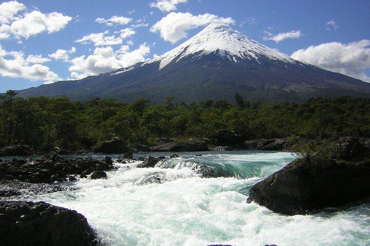 Transfert privé guidé Puerto Varas à Petrohue Lake traversée