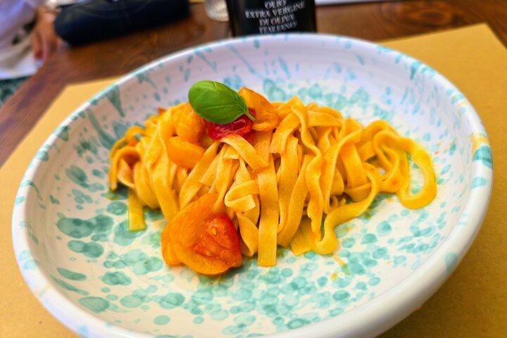 モンテファルコ・ワインツアー（農場から食卓までのランチ付き）（ワイナリー2軒）