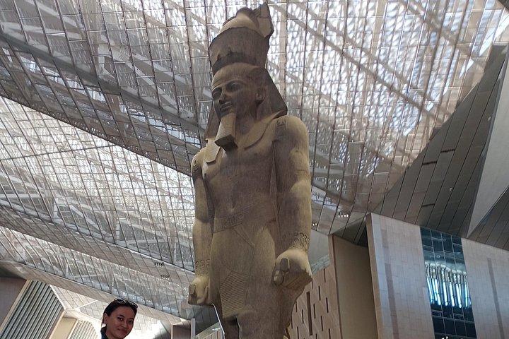 ギザのピラミッドと大エジプト博物館へのカイロプライベート旅行