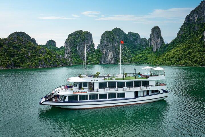 Crociera a 5 stelle Halong Bay Day Trip: pranzo a buffet e bus limousine