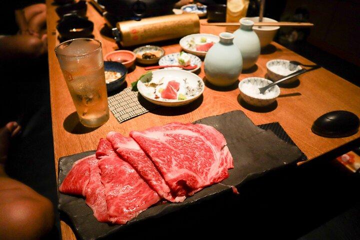 Auténtica cena Sukiyaki y vida en Shibuya y Nakameguro