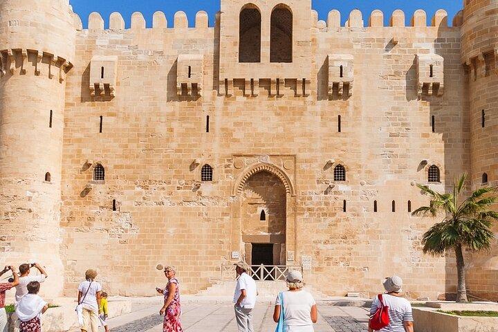 カイロからアレクサンドリアへのグループツアーガイド付き全日旅行