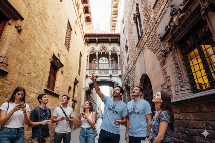 Tour privado a pie por el Barrio Gótico y El Born con guía local