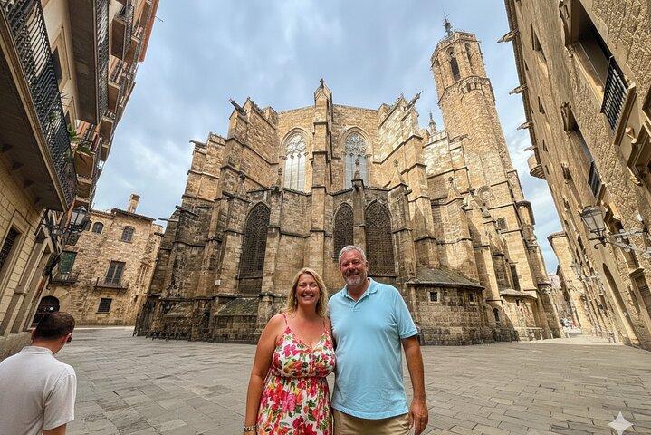 Tour privado a pie por el Barrio Gótico y El Born con guía local