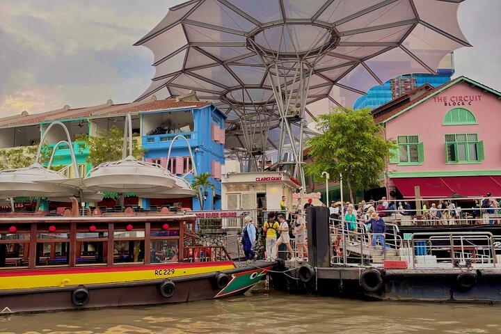 3 Pax Bundle Singapore River Cruise und atemberaubende Lichtshows