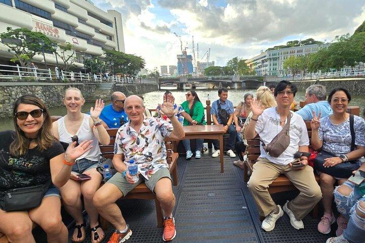 3 Pax Bundle Singapore River Cruise und atemberaubende Lichtshows