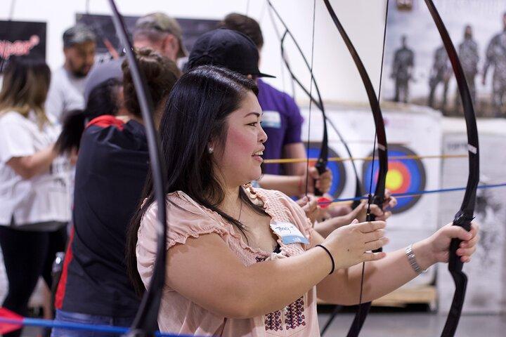 One Hour Las Vegas Archery Range Experience with Equipment