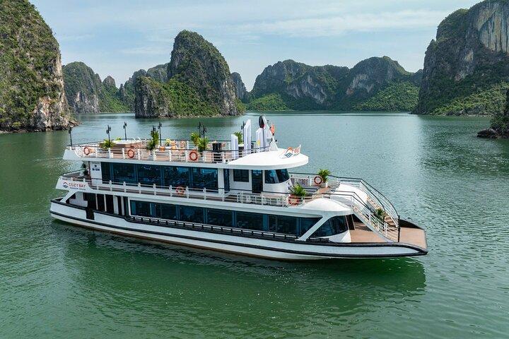 Cozy Bay Premium Cruise – Halong Bay luxe 1 dag - BUFFETLUNCH