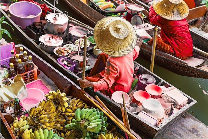 Tour privado al mercado ferroviario de Maeklong y al mercado flotante