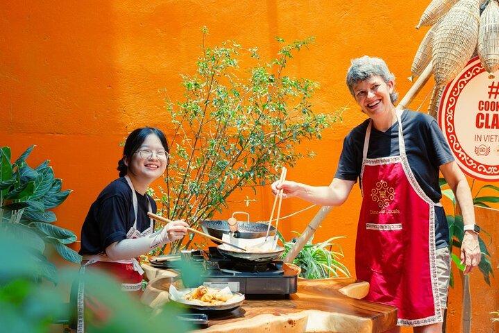 Corso di cucina privato di Hanoi e tour del mercato con trasferimenti in hotel