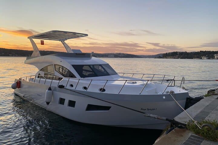 Luxury Private Yacht Tour on the Bosphorus in Istanbul