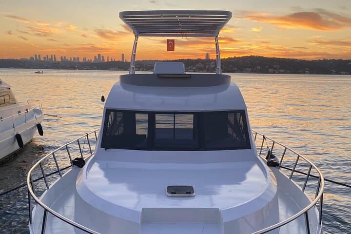 Luxury Private Yacht Tour on the Bosphorus in Istanbul