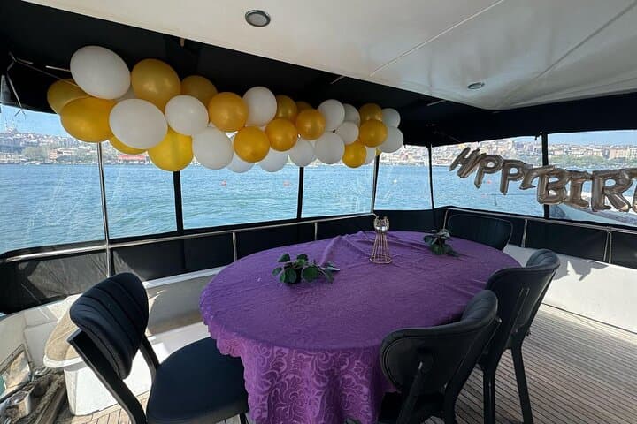 Luxury Private Yacht Tour on the Bosphorus in Istanbul