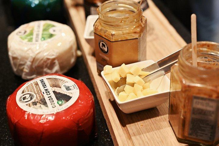 Do Eat Betterによるアムステルダム・フードツアー（フルミール＆ドリンク付き）