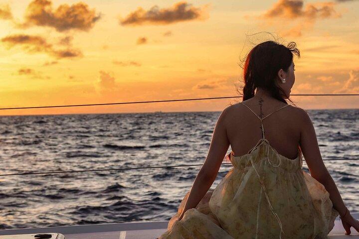 Tour al atardecer de Phuket : Coral Beach Club y Promthep Cape