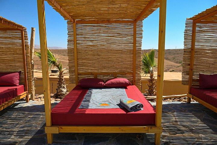 Agafay Desert Pool Day & Dîner marocain avec Live Show