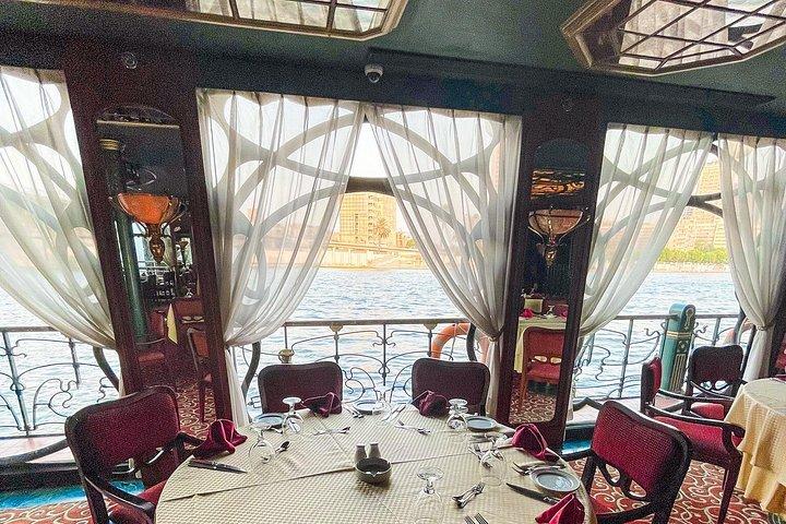 カイロ：豪華なナイルトパーズディナークルーズ、ベリーダンス＆ショー