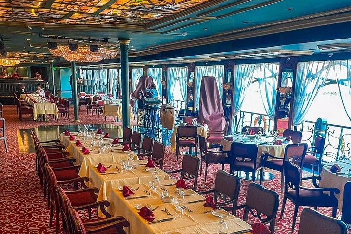 カイロ：豪華なナイルトパーズディナークルーズ、ベリーダンス＆ショー