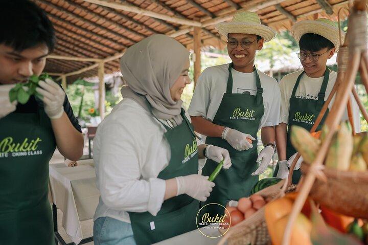 Bukit Thai Cooking Class e incontro con gli elefanti a Phuket