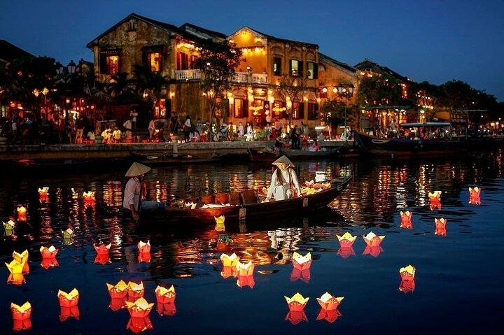 Hoi An An Ancient Town Walking & Lantern Boat Tour com comida local