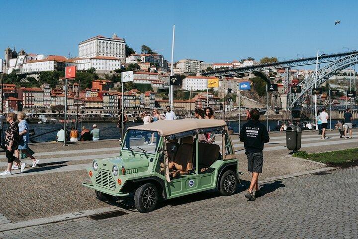 Porto&Gaia: Privétour door het historische centrum in een klassieke auto