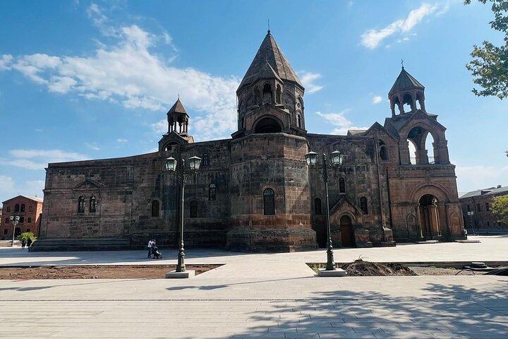 アルメニアのユネスコの宝石 : Echmiadzin, Hripsime & Zvartnots