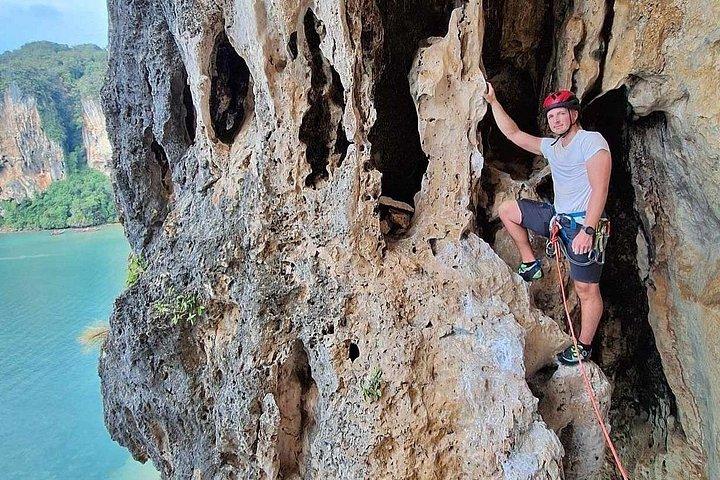 ライレー・クラビ半日ロッククライミングとビッグバット洞窟