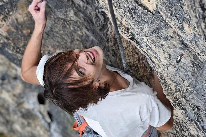 ライレー・クラビ半日ロッククライミングとビッグバット洞窟