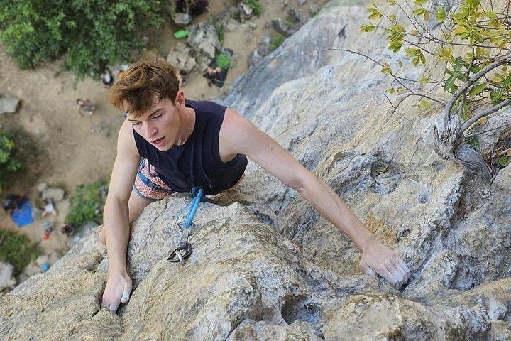ライレー・クラビ半日ロッククライミングとビッグバット洞窟