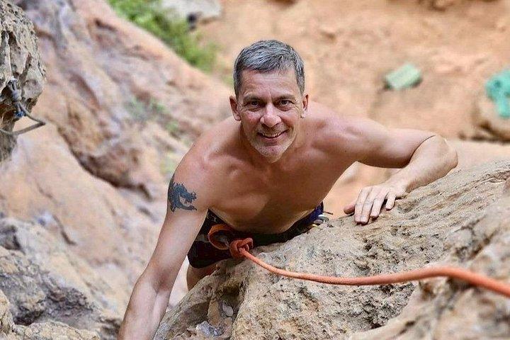 ライレー・クラビ半日ロッククライミングとビッグバット洞窟