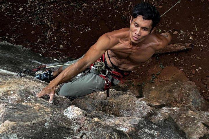 ライレー・クラビ半日ロッククライミングとビッグバット洞窟