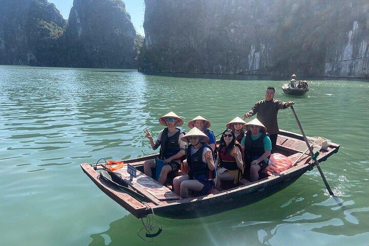 Bai Tu Long Bay 2 días y 1 noche de crucero boutique por Renea