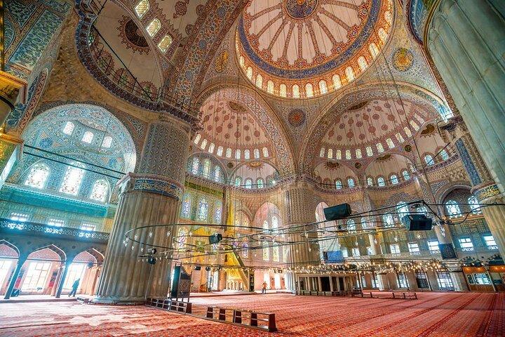 イスタンブール旧市街ツアーアヤソフィア、ブルーモスク、バザール